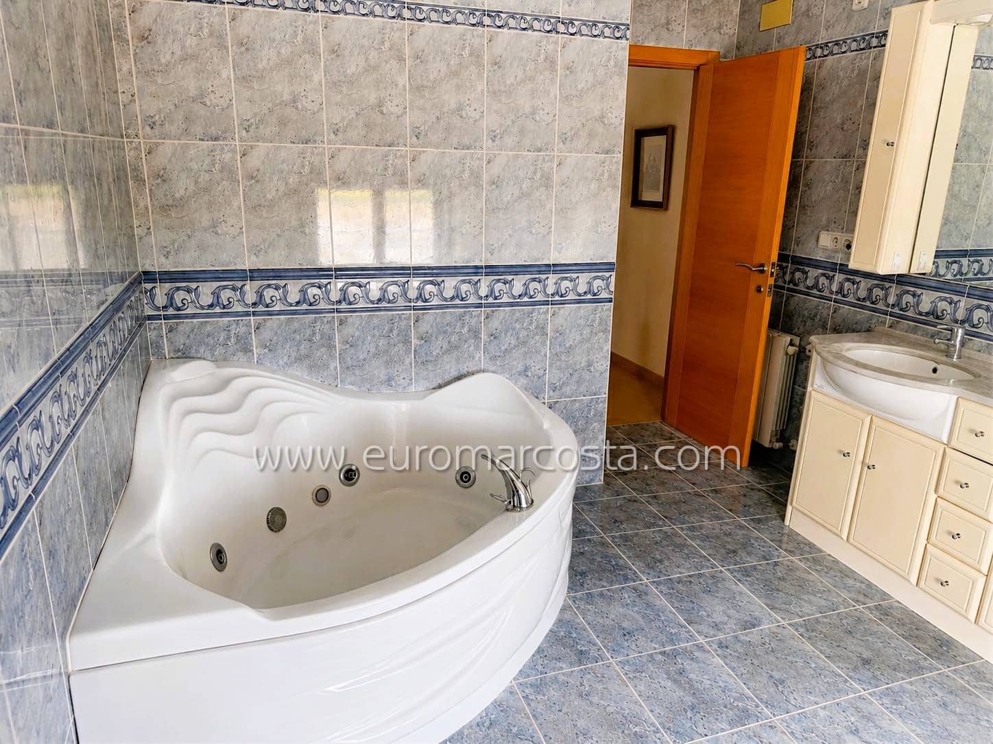 6 slaapkamer Finca/Landhuis te koop in Las Bayas met zwembad garage - € 1.350.000 (Ref: 9968909)