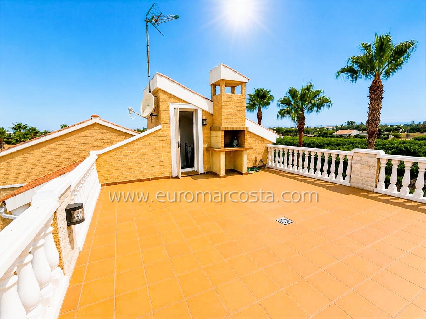 6 slaapkamer Finca/Landhuis te koop in Las Bayas met zwembad garage - € 1.350.000 (Ref: 9968909)