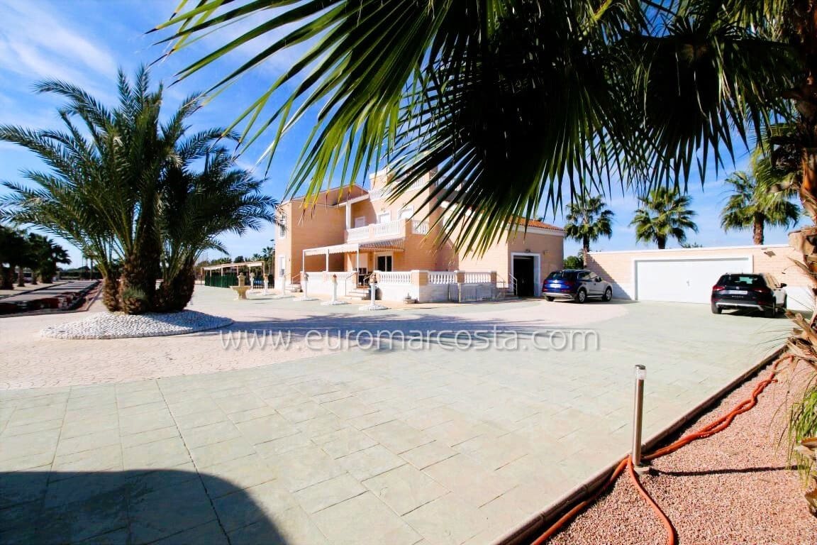 6 sypialnia Finka/Dom wiejski na sprzedaż w Las Bayas z basenem garażem - 1 350 000 € (Ref: 9968909)