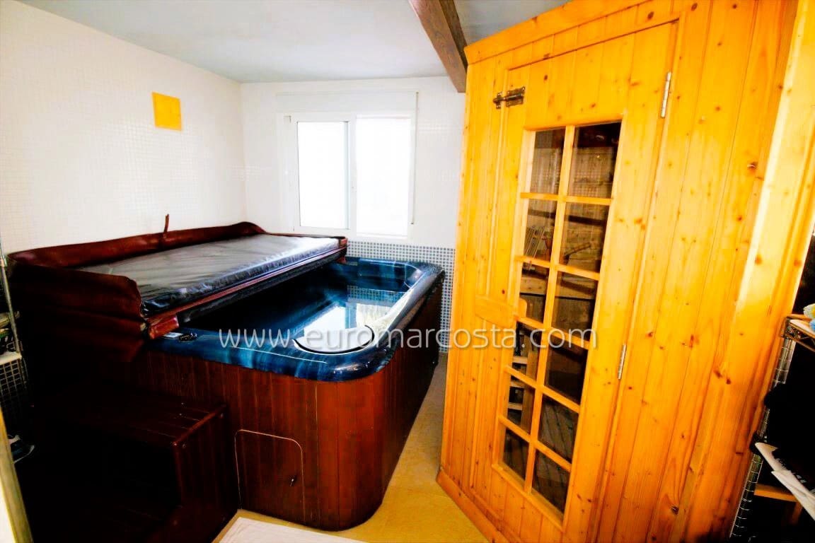 6 sypialnia Finka/Dom wiejski na sprzedaż w Las Bayas z basenem garażem - 1 350 000 € (Ref: 9968909)