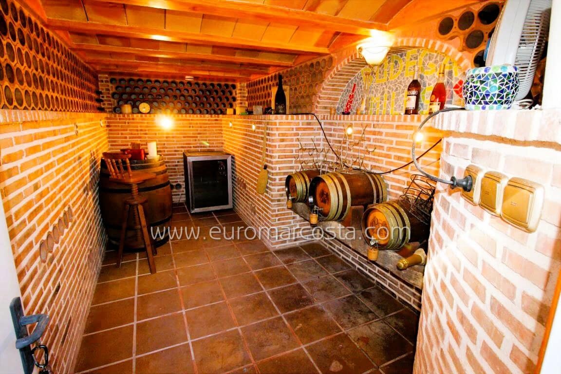 6 sypialnia Finka/Dom wiejski na sprzedaż w Las Bayas z basenem garażem - 1 350 000 € (Ref: 9968909)