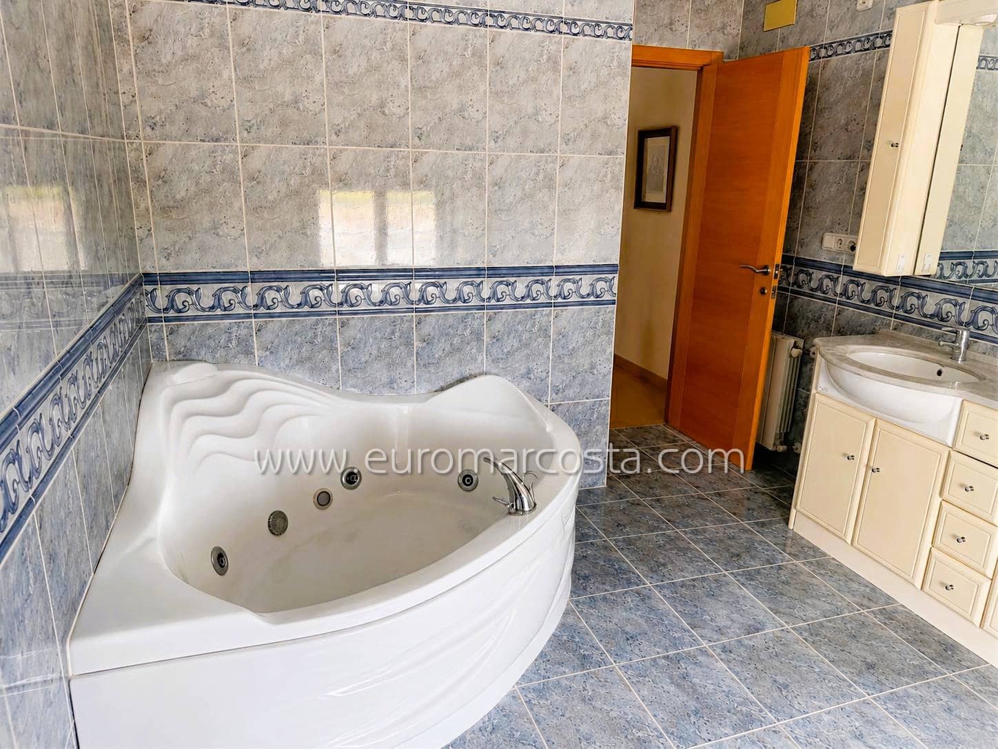 6 sypialnia Finka/Dom wiejski na sprzedaż w Las Bayas z basenem garażem - 1 350 000 € (Ref: 9968909)