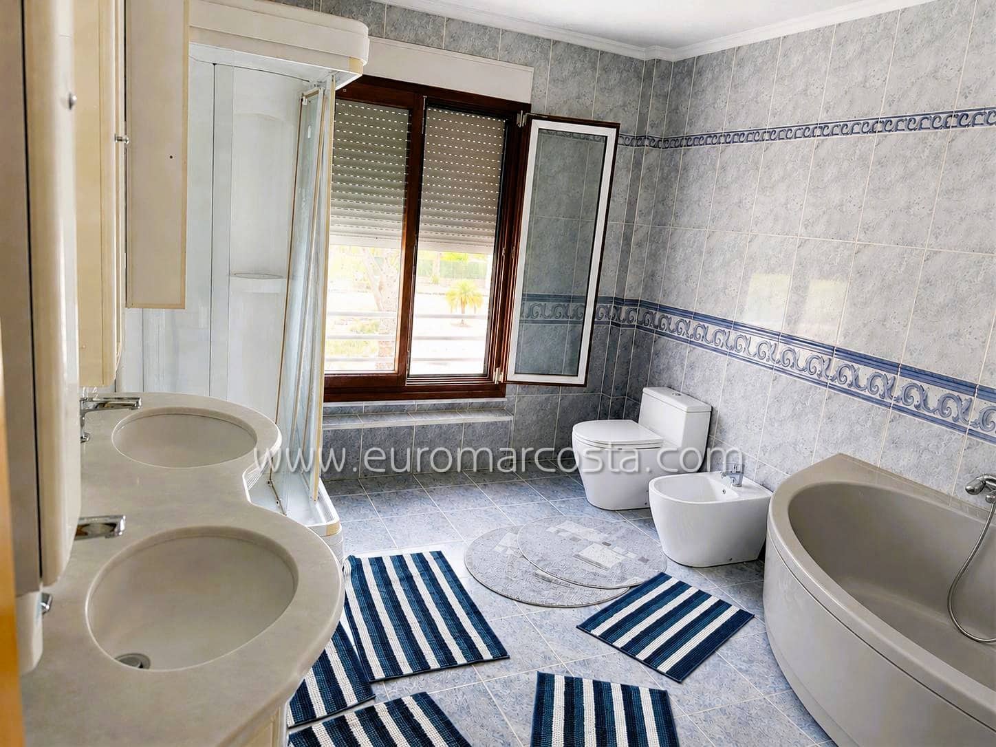 6 sypialnia Finka/Dom wiejski na sprzedaż w Las Bayas z basenem garażem - 1 350 000 € (Ref: 9968909)