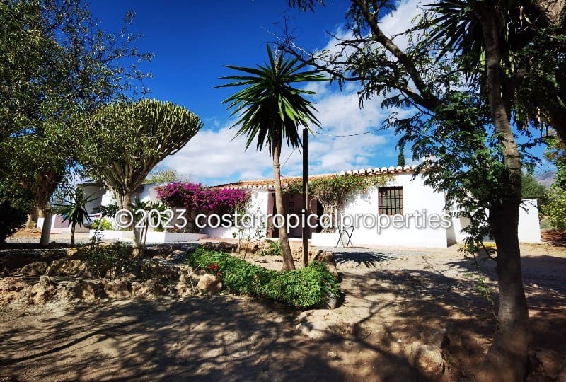 3 bedroom Finca/Country House for sale in Motril with garage €