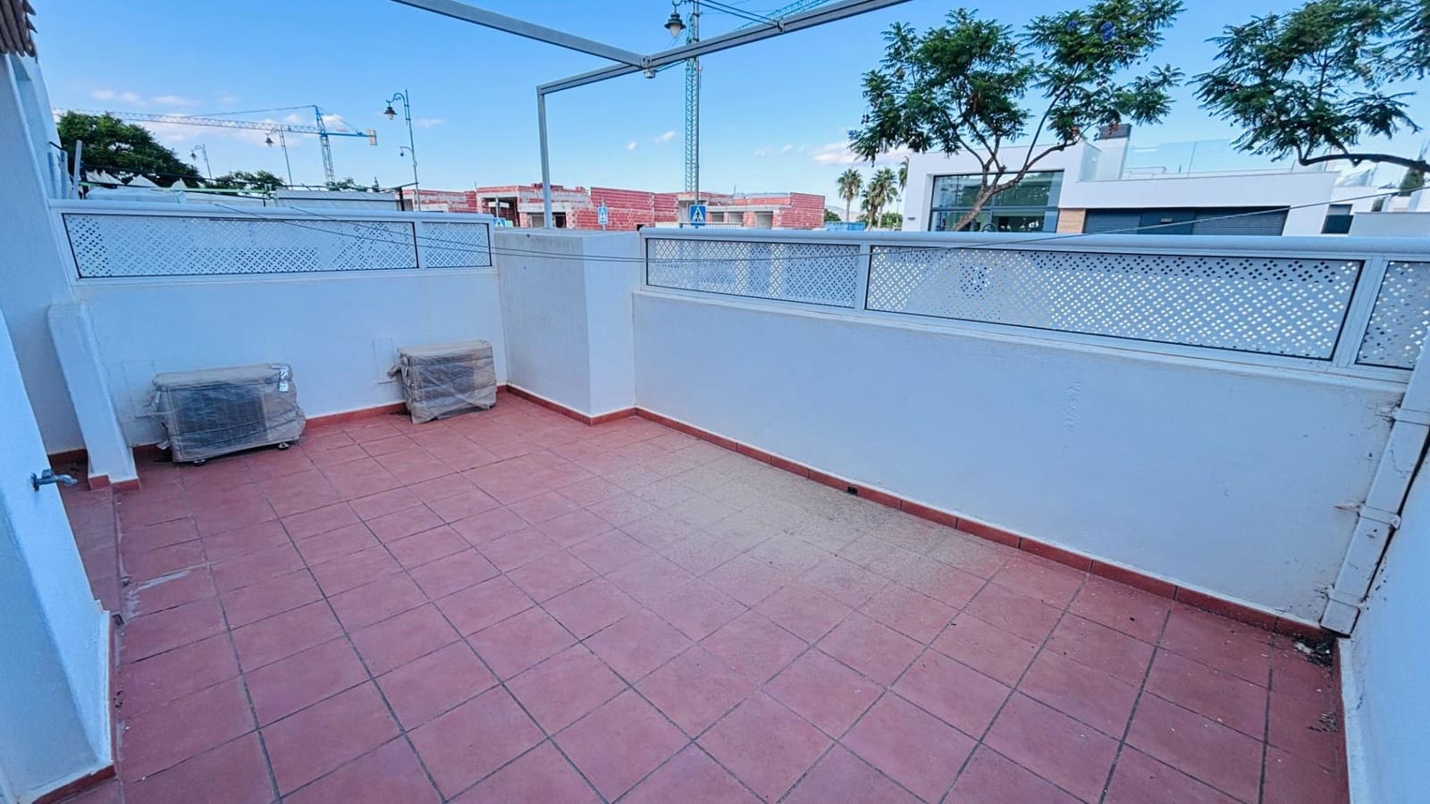 3 soveværelse Lejlighed til salg i Condado de Alhama med swimmingpool - € 142.000 (Ref: 10155271)