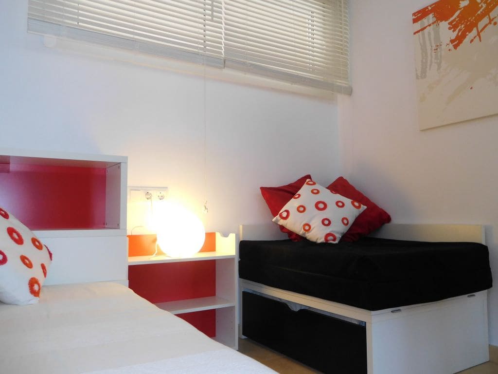 2 Zimmer Apartment zu vermieten in Condado de Alhama mit Pool - 600 € (Ref: 3524799)