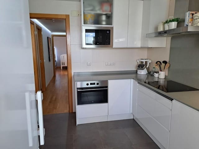 2 soveværelse Lejlighed til leje i Murcia by med garage - € 900 (Ref: 8893294)