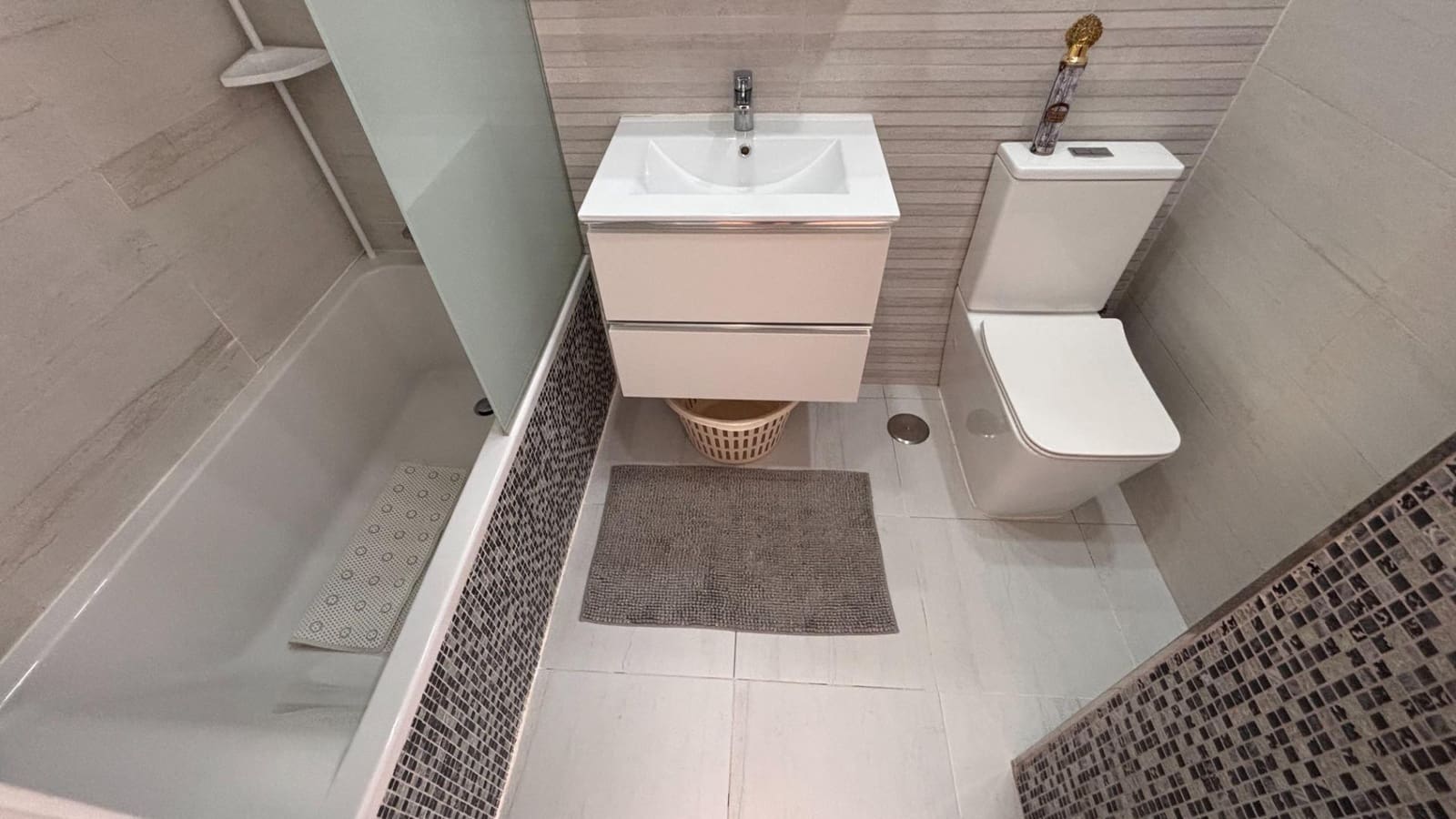 2 sovrum Lägenhet till salu i Condado de Alhama med pool - 129 900 € (Ref: 9586372)