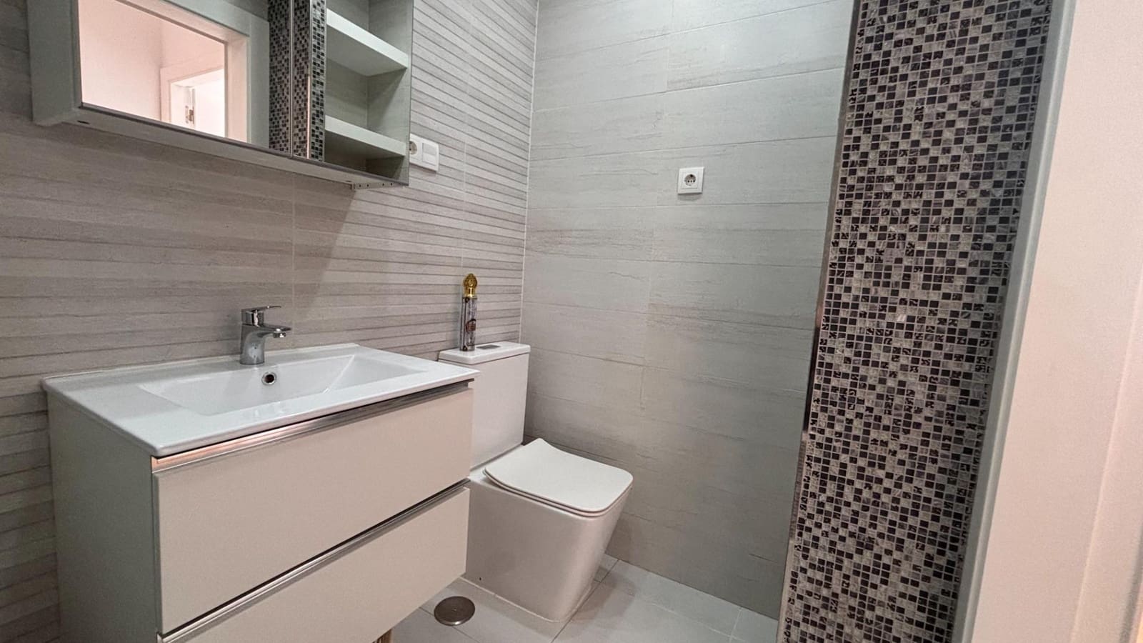 2 sovrum Lägenhet till salu i Condado de Alhama med pool - 129 900 € (Ref: 9586372)