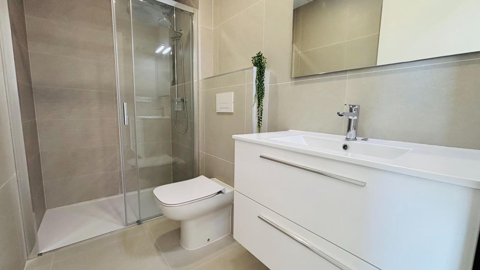 Apartamento de 2 habitaciones en Condado de Alhama en venta con piscina - 215.000 € (Ref: 9637498)