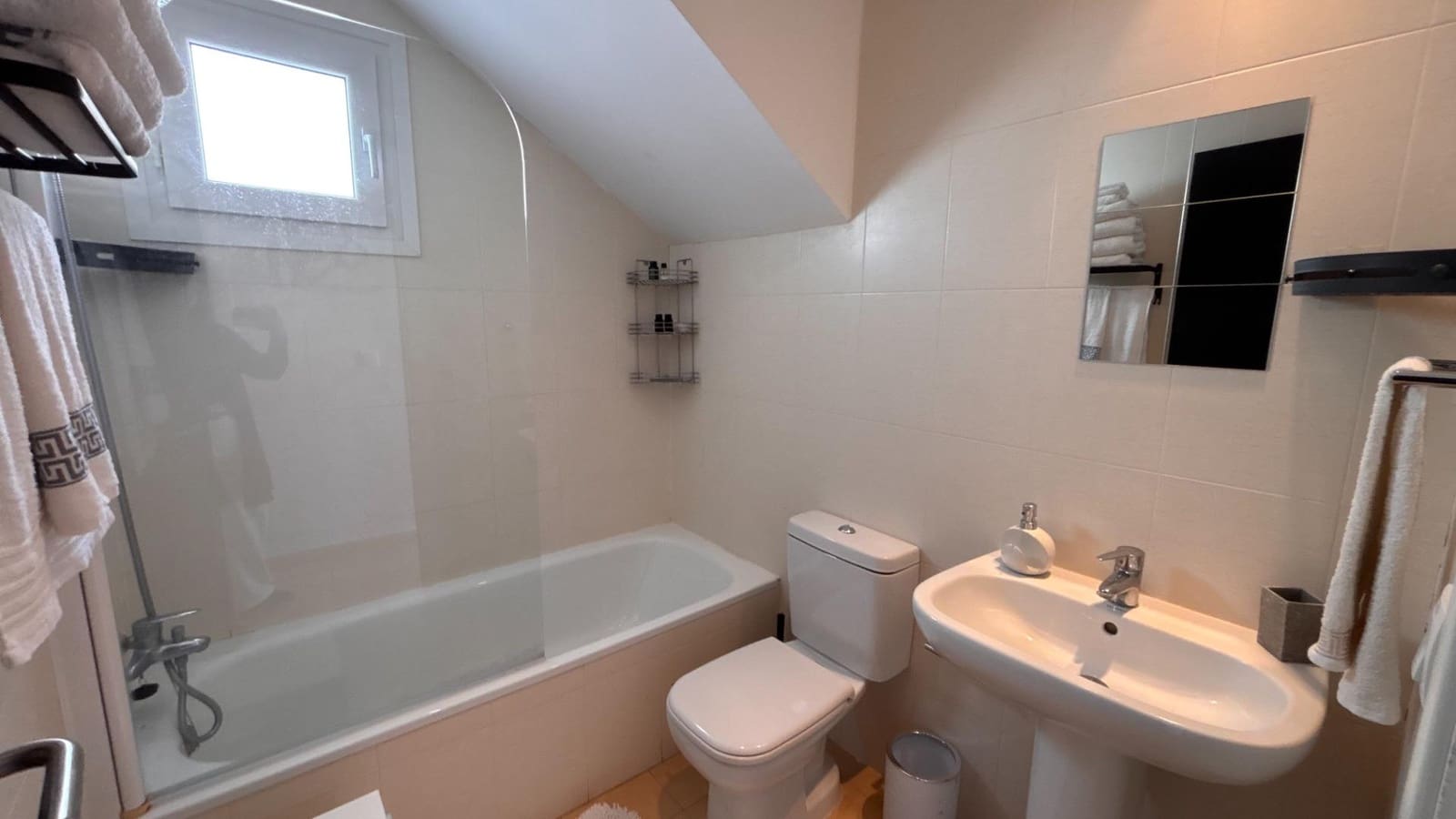 2 soverom Leilighet til salgs i Condado de Alhama med svømmebasseng - € 120 000 (Ref: 9644944)