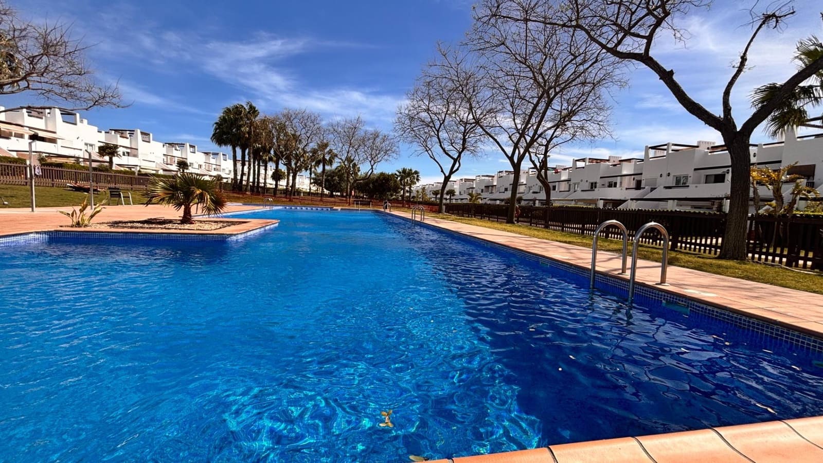 2 soveværelse Lejlighed til salg i Condado de Alhama med swimmingpool - € 119.900 (Ref: 9794549)