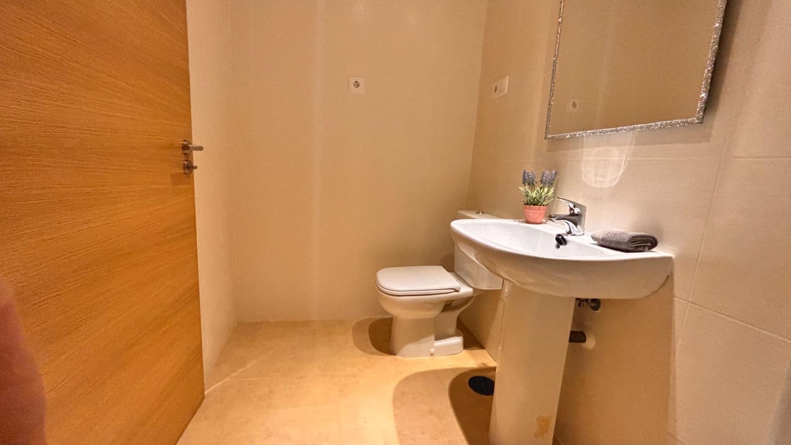 Apartamento de 2 habitaciones en Condado de Alhama en venta con piscina - 115.000 € (Ref: 9903859)