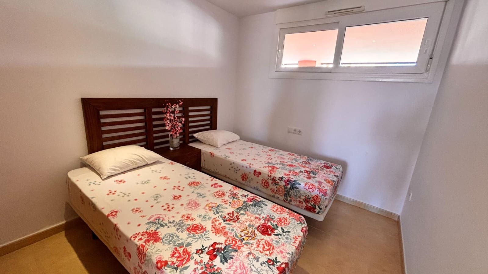 Apartamento de 2 habitaciones en Condado de Alhama en venta con piscina - 115.000 € (Ref: 9903859)