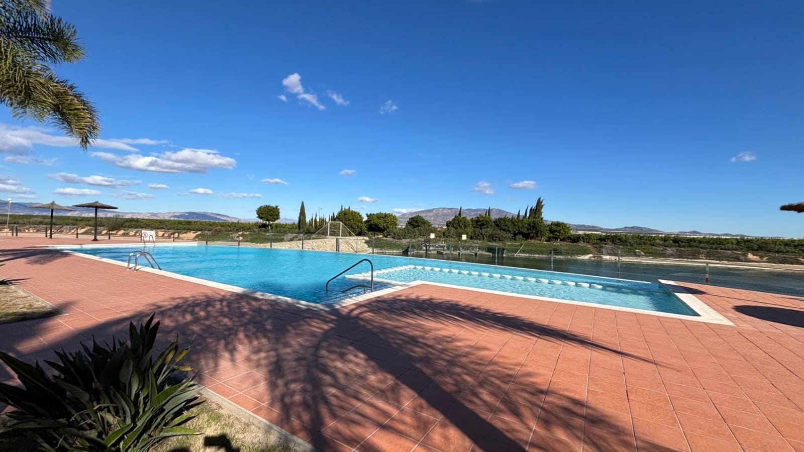 Apartamento de 2 habitaciones en Condado de Alhama en venta con piscina - 115.000 € (Ref: 9903859)