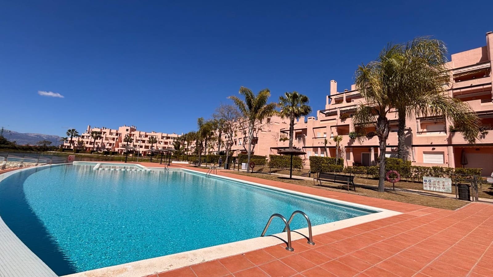 Apartamento de 2 habitaciones en Condado de Alhama en venta con piscina - 115.000 € (Ref: 9903859)