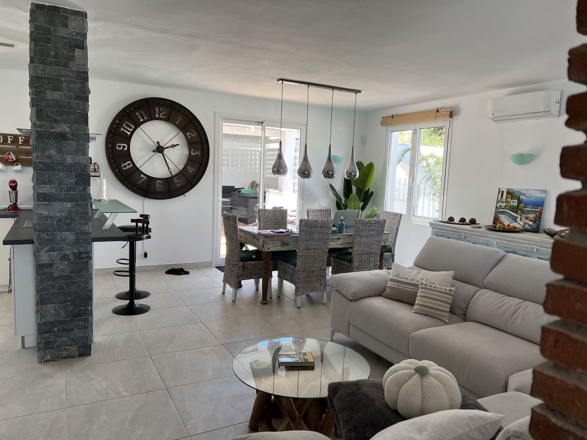 3 sypialnia Willa na sprzedaż w La Duquesa / Puerto de la Duquesa z basenem garażem - 990 000 € (Ref: 10057703)