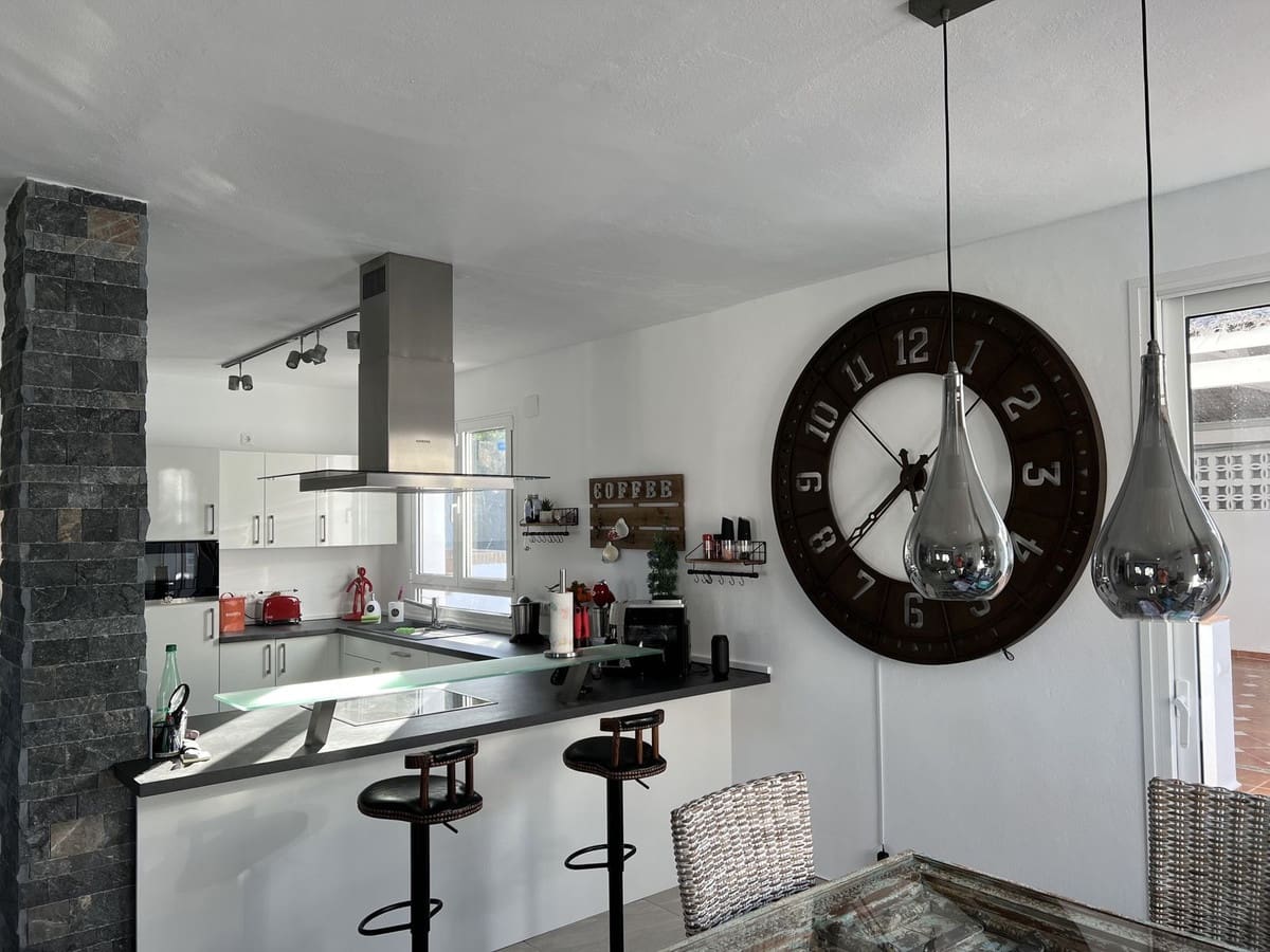 3 sypialnia Willa na sprzedaż w La Duquesa / Puerto de la Duquesa z basenem garażem - 990 000 € (Ref: 10057703)