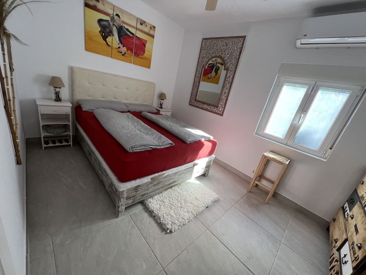 3 sypialnia Willa na sprzedaż w La Duquesa / Puerto de la Duquesa z basenem garażem - 990 000 € (Ref: 10057703)