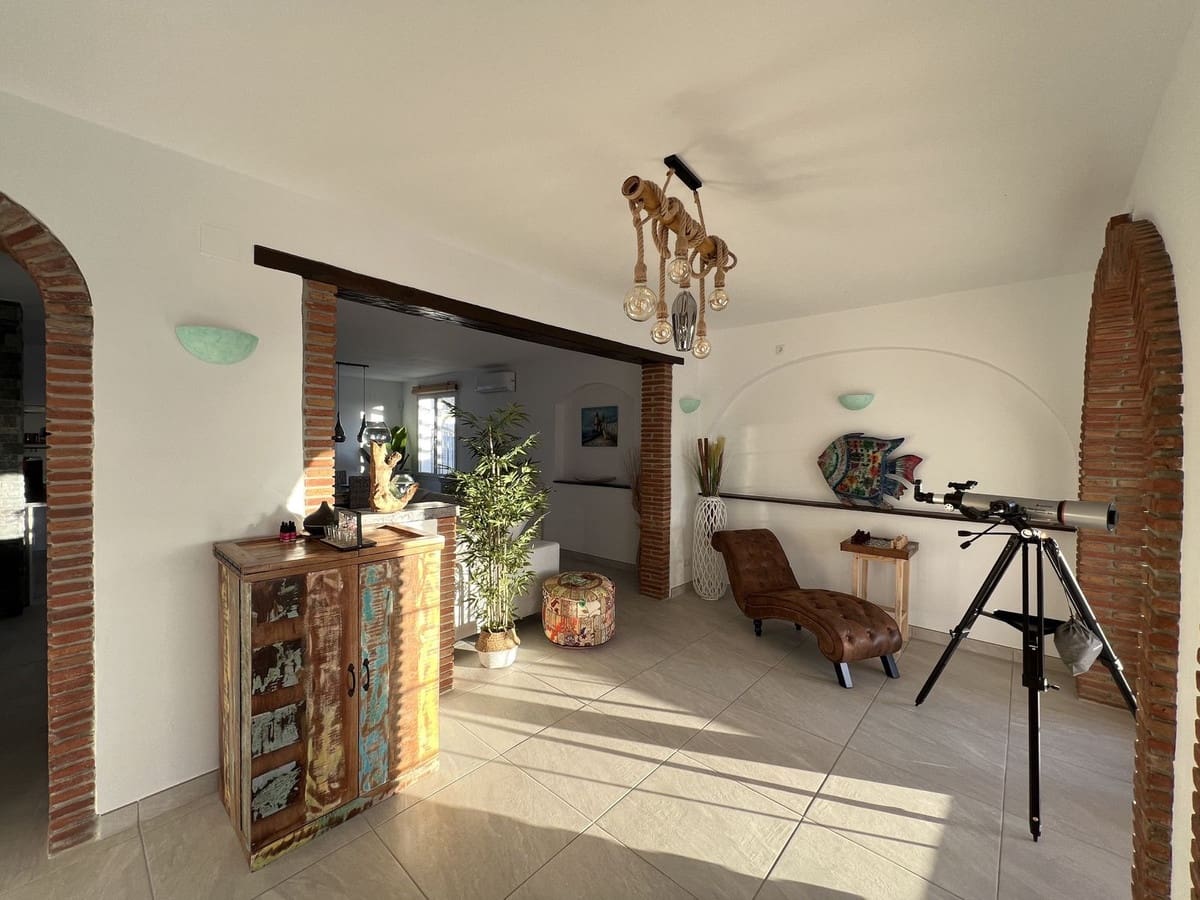 3 sypialnia Willa na sprzedaż w La Duquesa / Puerto de la Duquesa z basenem garażem - 990 000 € (Ref: 10057703)