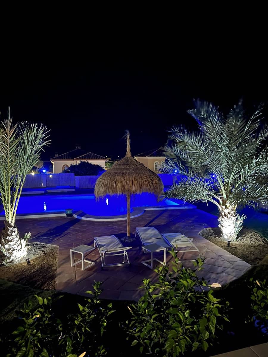 3 sypialnia Willa na sprzedaż w La Duquesa / Puerto de la Duquesa z basenem garażem - 990 000 € (Ref: 10057703)
