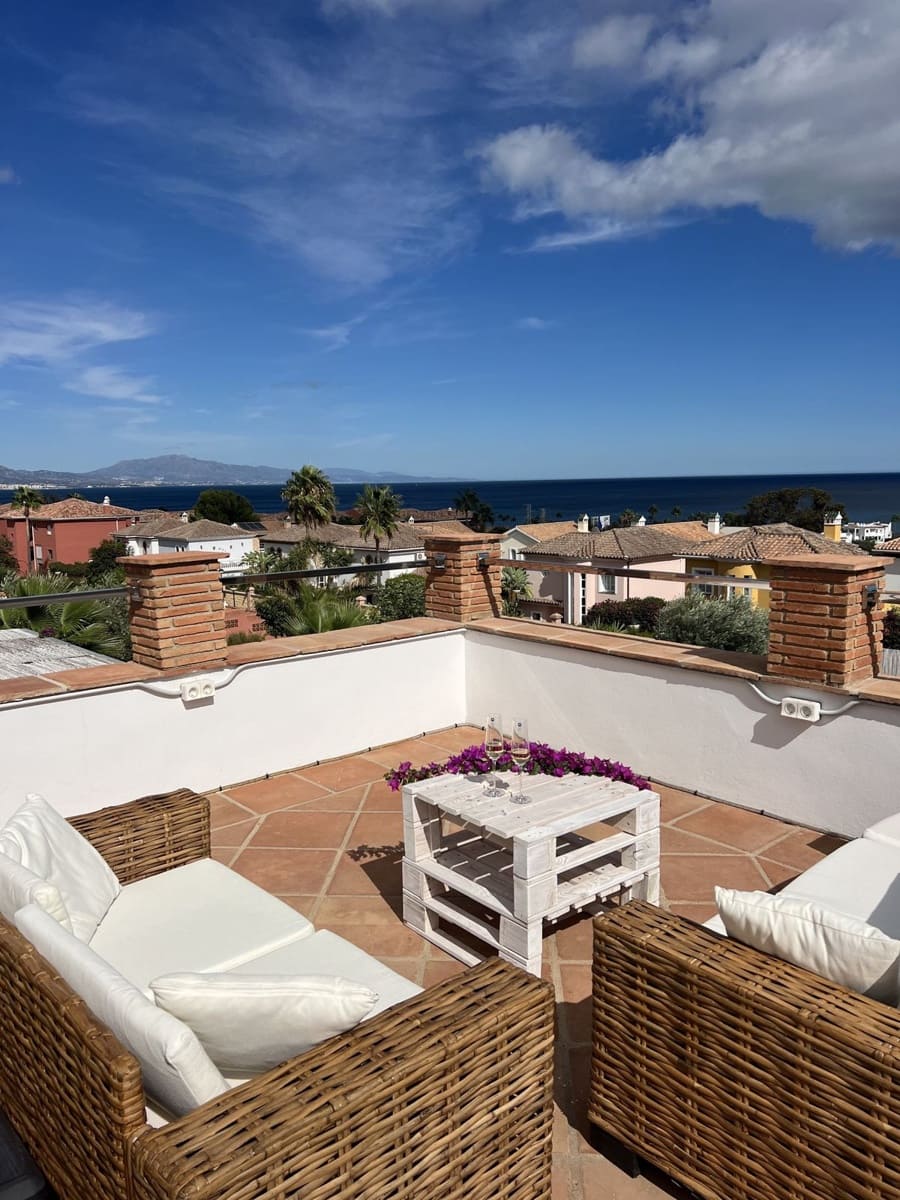 3 sypialnia Willa na sprzedaż w La Duquesa / Puerto de la Duquesa z basenem garażem - 990 000 € (Ref: 10057703)
