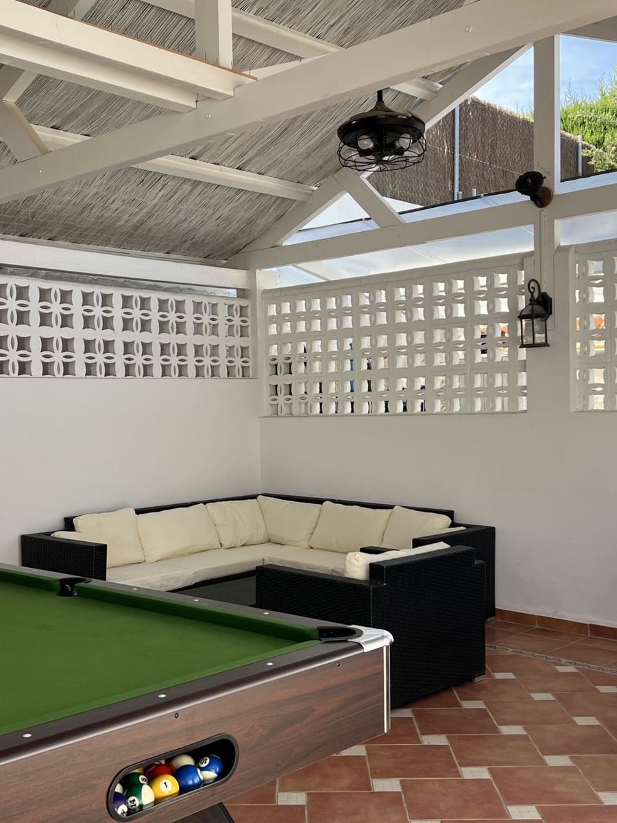 3 sypialnia Willa na sprzedaż w La Duquesa / Puerto de la Duquesa z basenem garażem - 990 000 € (Ref: 10057703)