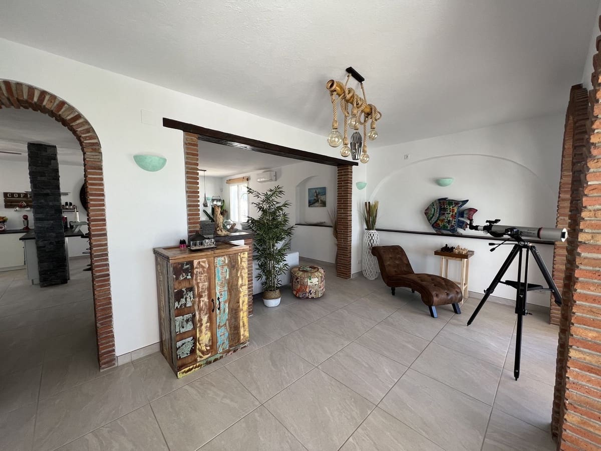 3 sypialnia Willa na sprzedaż w La Duquesa / Puerto de la Duquesa z basenem garażem - 990 000 € (Ref: 10057703)