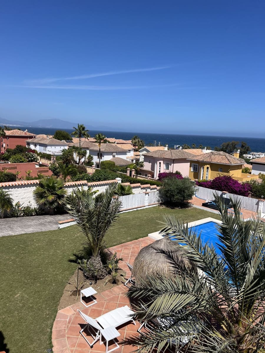 3 sypialnia Willa na sprzedaż w La Duquesa / Puerto de la Duquesa z basenem garażem - 990 000 € (Ref: 10057703)
