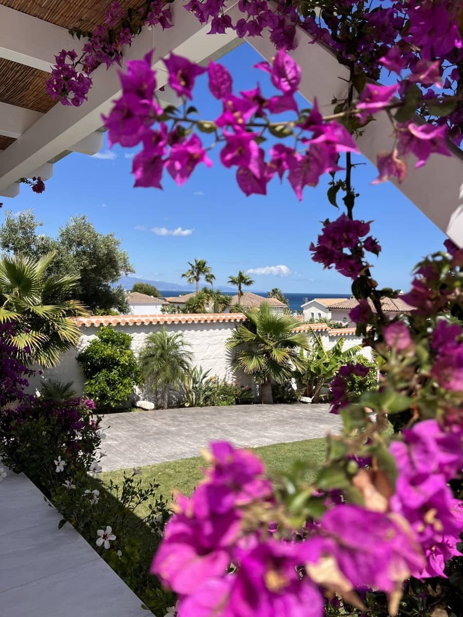 3 sypialnia Willa na sprzedaż w La Duquesa / Puerto de la Duquesa z basenem garażem - 990 000 € (Ref: 10057703)