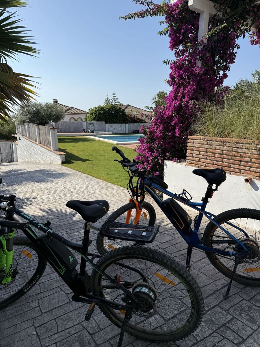 3 sypialnia Willa na sprzedaż w La Duquesa / Puerto de la Duquesa z basenem garażem - 990 000 € (Ref: 10057703)