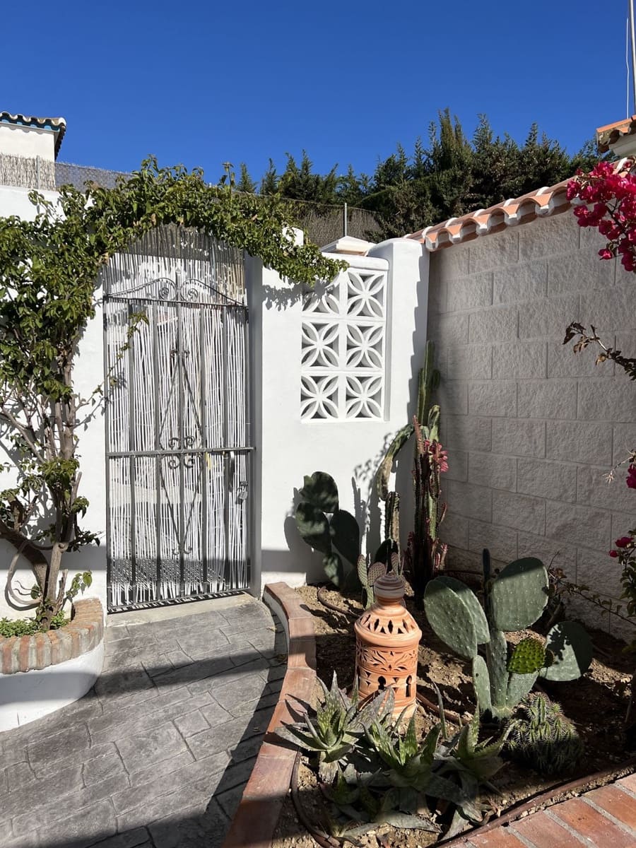 3 sypialnia Willa na sprzedaż w La Duquesa / Puerto de la Duquesa z basenem garażem - 990 000 € (Ref: 10057703)