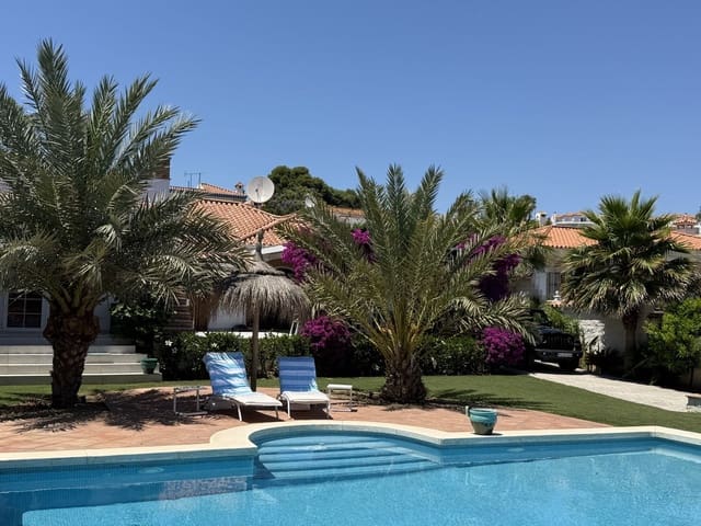 3 soveværelse Villa til salg i La Duquesa / Puerto de la Duquesa, Manilva med swimmingpool garage - € 990.000 (Ref: 10057703)