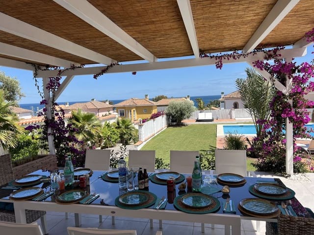 3 soveværelse Villa til salg i La Duquesa / Puerto de la Duquesa, Manilva med swimmingpool garage - € 990.000 (Ref: 10057703)
