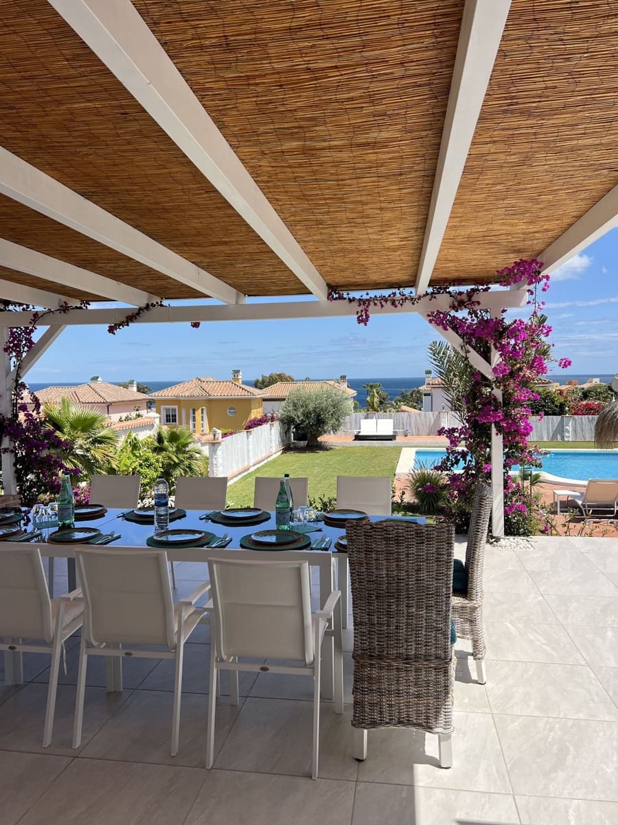 3 sypialnia Willa na sprzedaż w La Duquesa / Puerto de la Duquesa z basenem garażem - 990 000 € (Ref: 10057703)