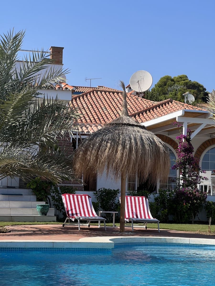 3 sypialnia Willa na sprzedaż w La Duquesa / Puerto de la Duquesa z basenem garażem - 990 000 € (Ref: 10057703)