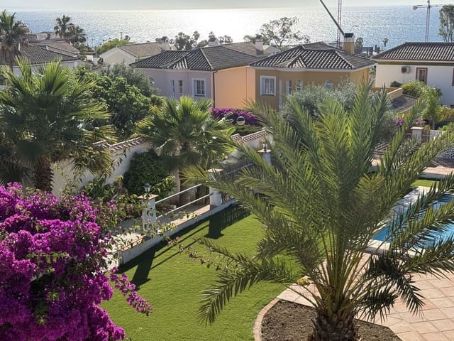 3 soveværelse Villa til salg i La Duquesa / Puerto de la Duquesa, Manilva med swimmingpool garage - € 990.000 (Ref: 10057703)