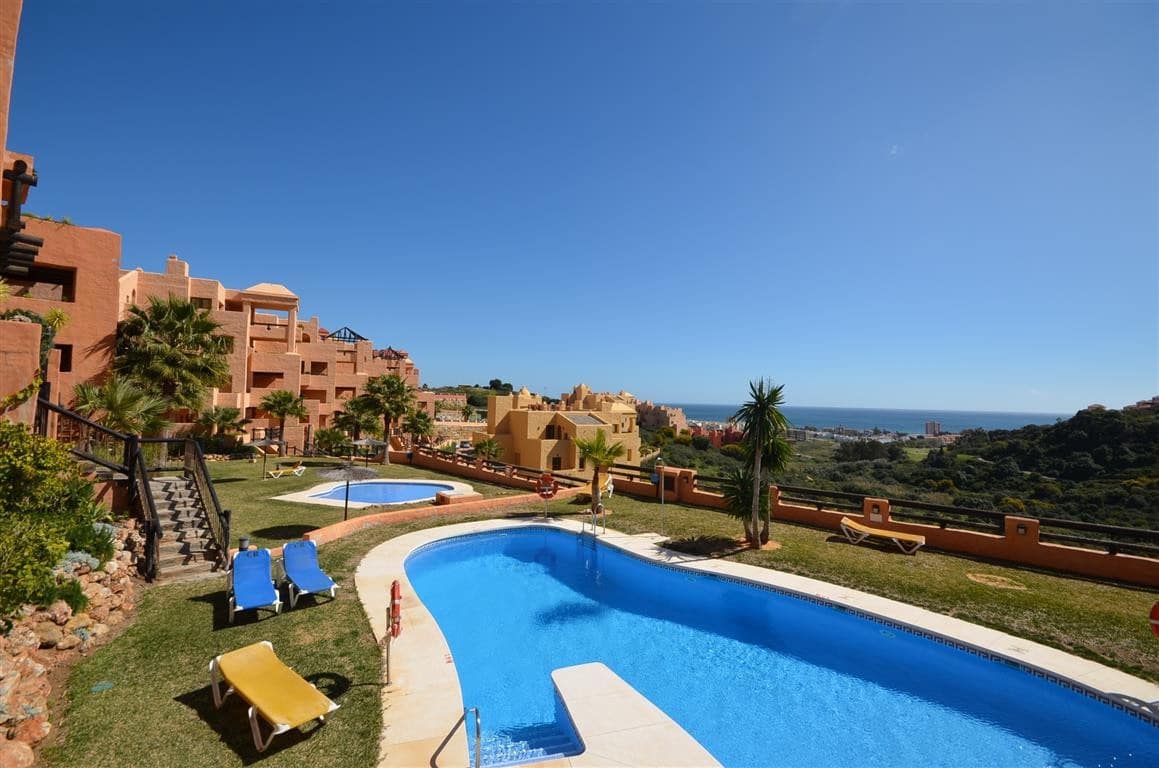 2 sypialnia Apartament na sprzedaż w La Duquesa / Puerto de la Duquesa z basenem garażem - 295 000 € (Ref: 10094925)