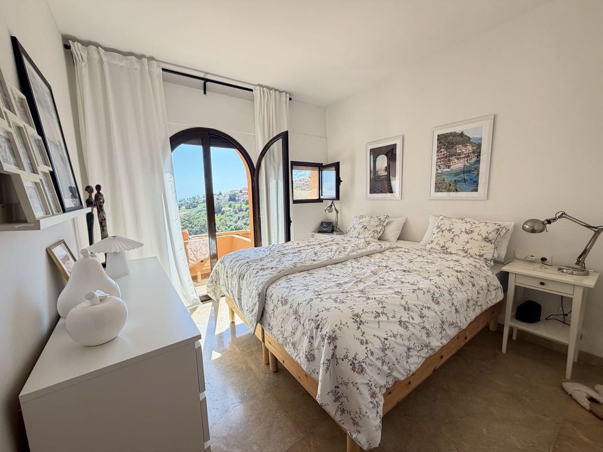 2 sypialnia Apartament na sprzedaż w La Duquesa / Puerto de la Duquesa z basenem garażem - 295 000 € (Ref: 10094925)