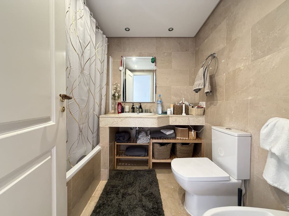 2 sypialnia Apartament na sprzedaż w La Duquesa / Puerto de la Duquesa z basenem garażem - 295 000 € (Ref: 10094925)