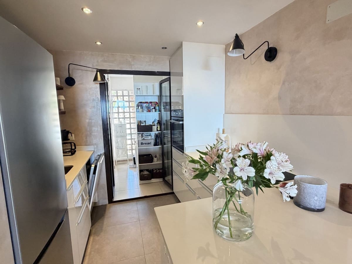 2 sypialnia Apartament na sprzedaż w La Duquesa / Puerto de la Duquesa z basenem garażem - 295 000 € (Ref: 10094925)