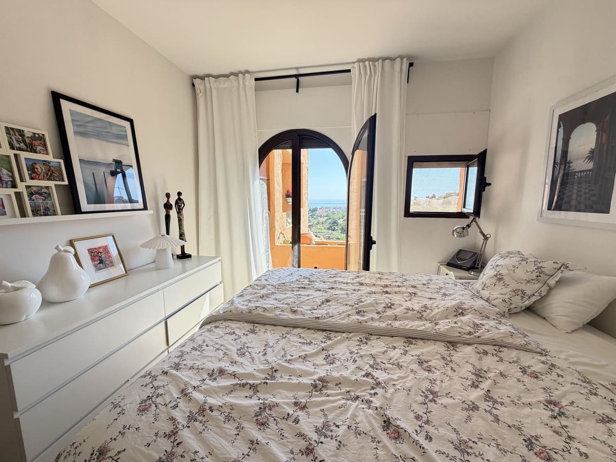2 sypialnia Apartament na sprzedaż w La Duquesa / Puerto de la Duquesa z basenem garażem - 295 000 € (Ref: 10094925)