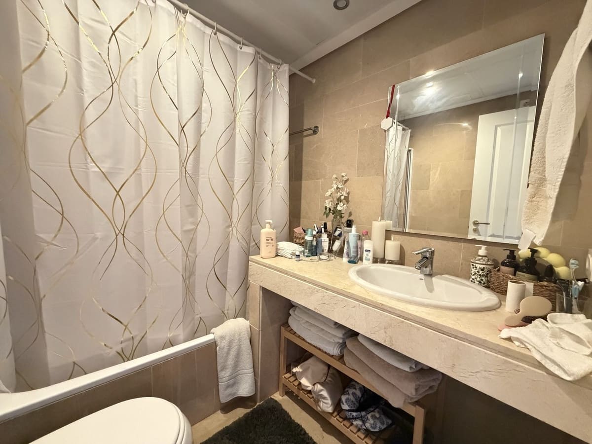 2 sypialnia Apartament na sprzedaż w La Duquesa / Puerto de la Duquesa z basenem garażem - 295 000 € (Ref: 10094925)