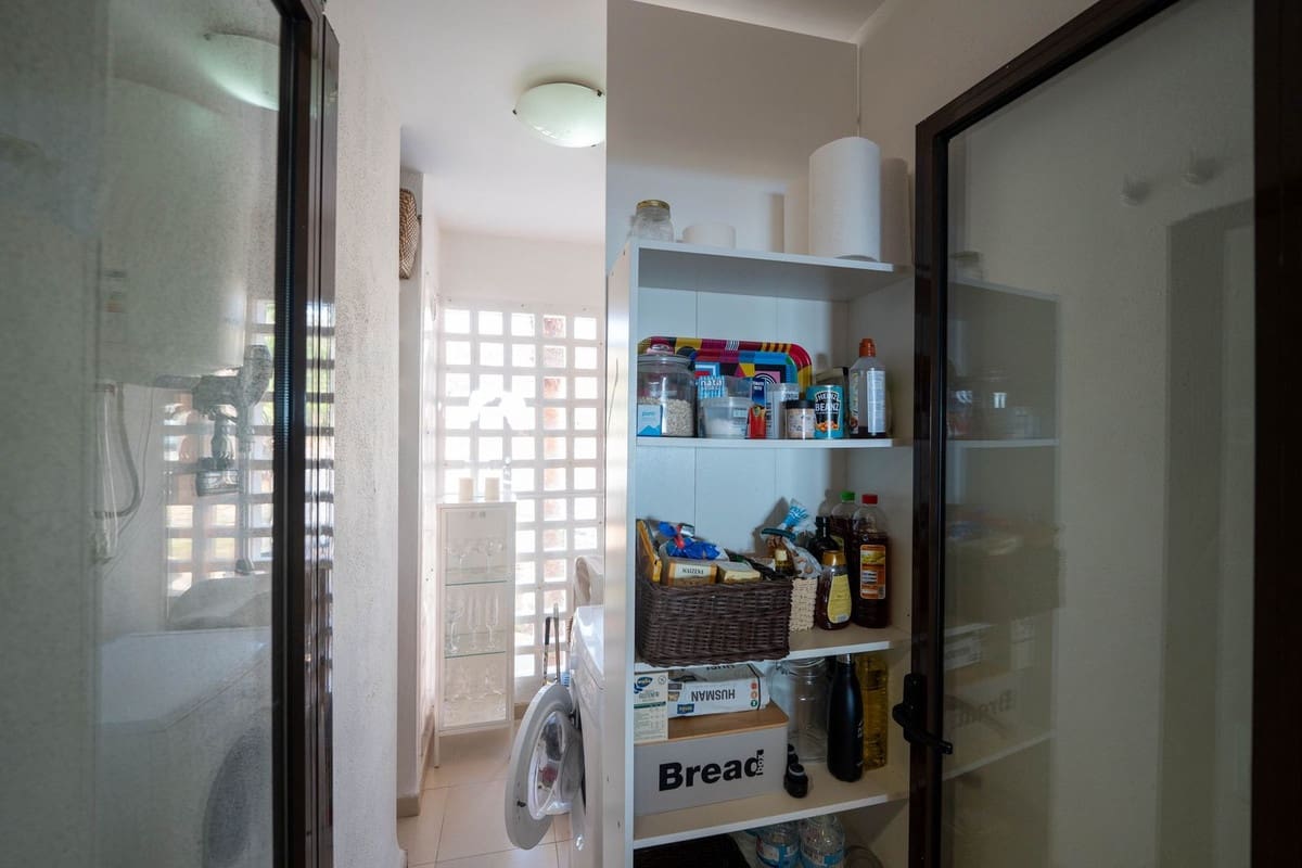 2 bedroom Apartment for sale in La Duquesa / Puerto de la Duquesa with pool garage - € 299,000 (Ref: 10094925)