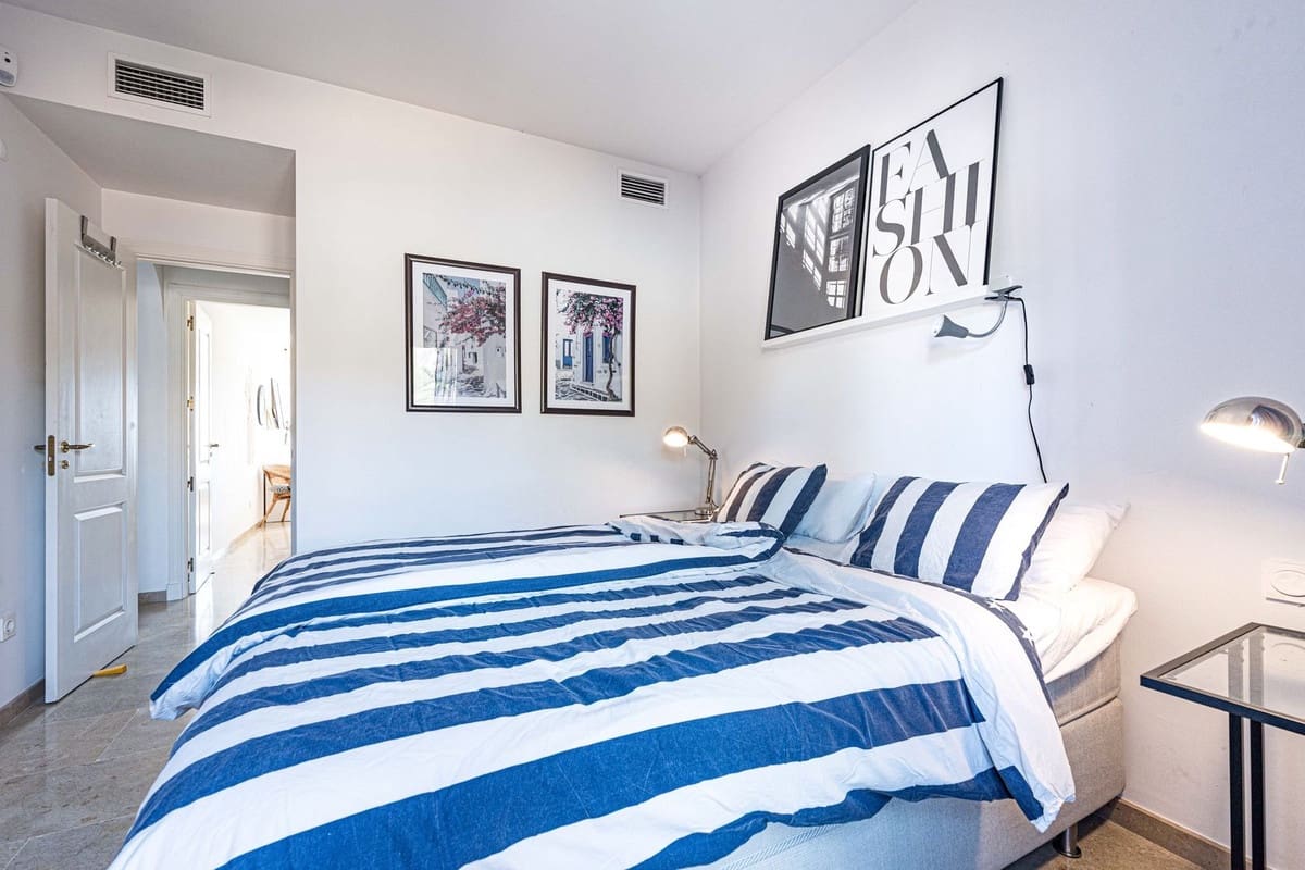 2 bedroom Apartment for sale in La Duquesa / Puerto de la Duquesa with pool garage - € 299,000 (Ref: 10094925)