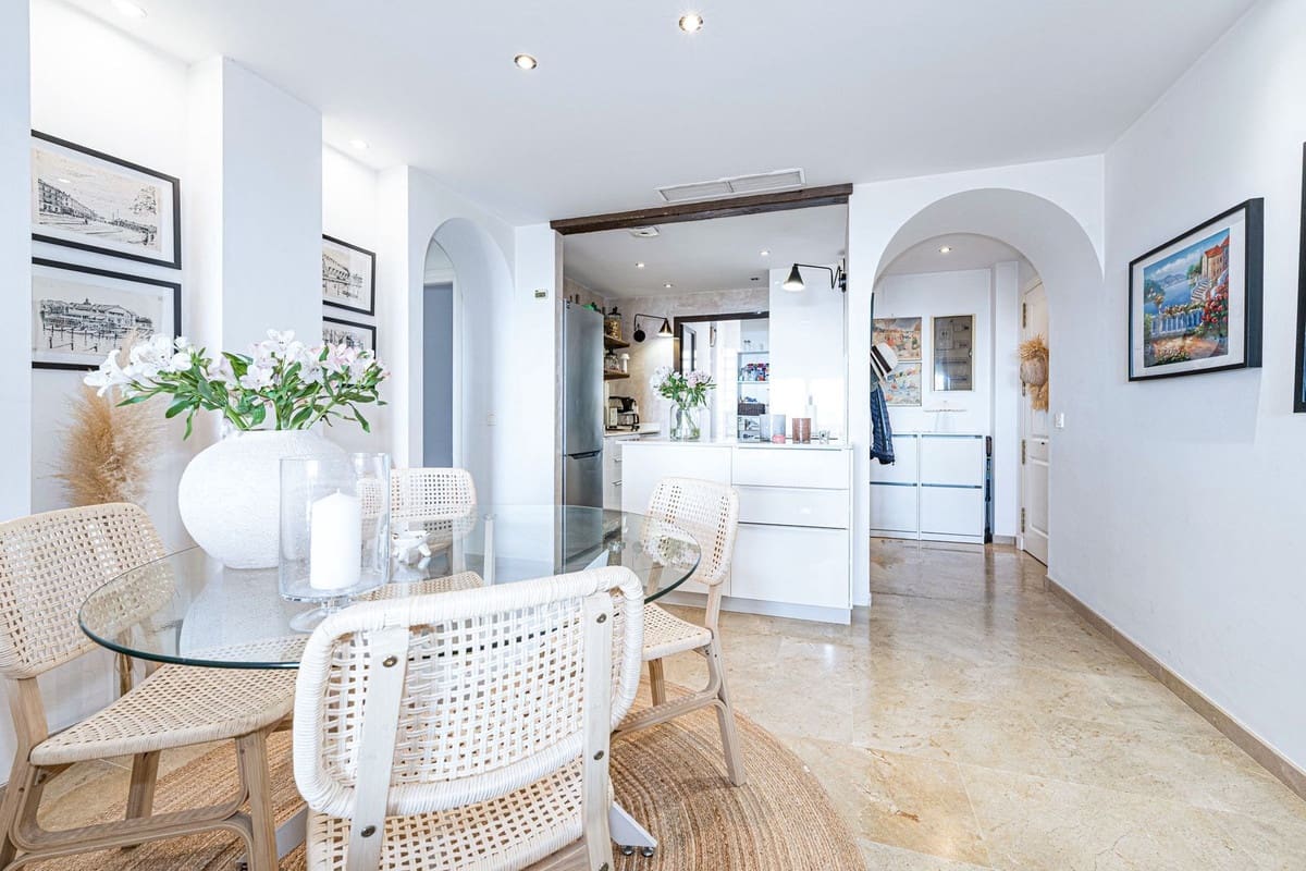 2 bedroom Apartment for sale in La Duquesa / Puerto de la Duquesa with pool garage - € 299,000 (Ref: 10094925)