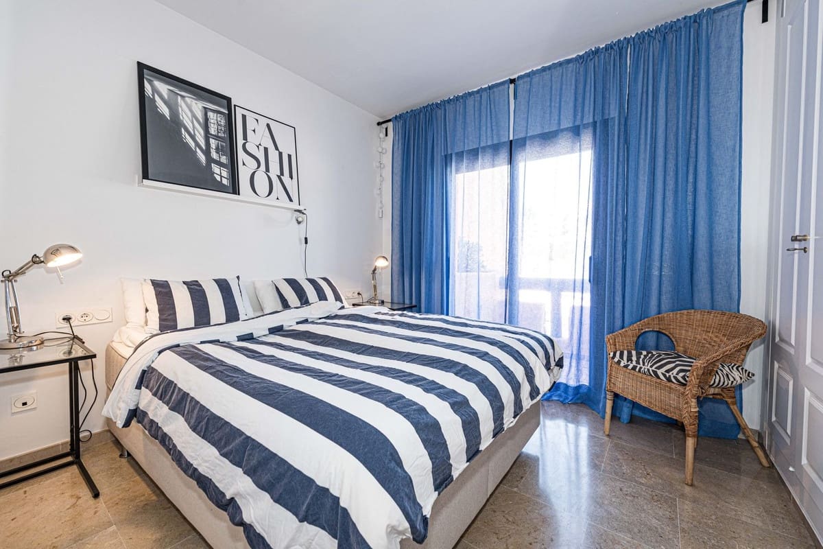 2 bedroom Apartment for sale in La Duquesa / Puerto de la Duquesa with pool garage - € 299,000 (Ref: 10094925)