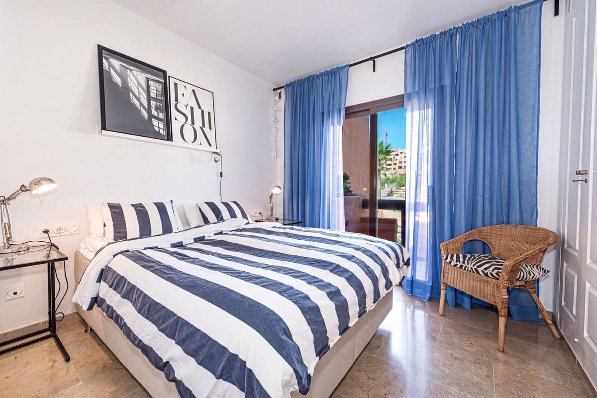 2 bedroom Apartment for sale in La Duquesa / Puerto de la Duquesa with pool garage - € 299,000 (Ref: 10094925)