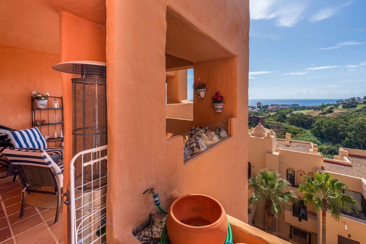 2 bedroom Apartment for sale in La Duquesa / Puerto de la Duquesa with pool garage - € 299,000 (Ref: 10094925)