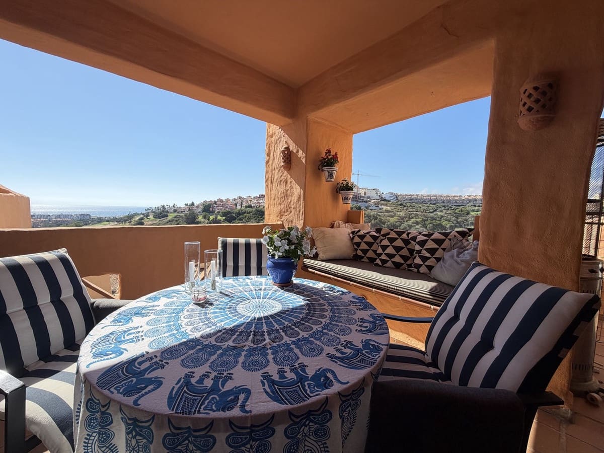 2 bedroom Apartment for sale in La Duquesa / Puerto de la Duquesa with pool garage - € 299,000 (Ref: 10094925)